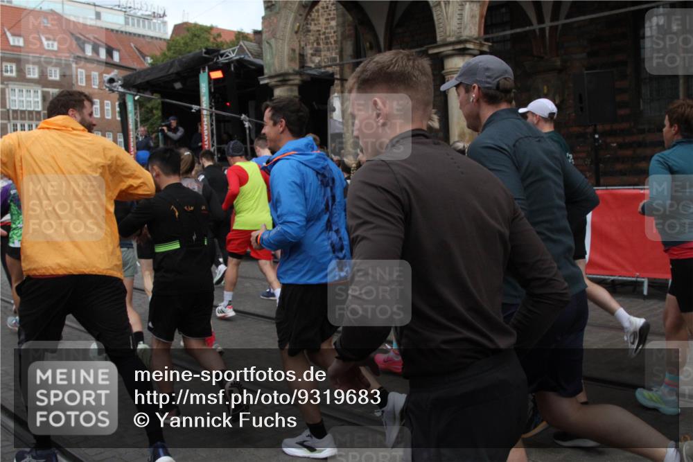 05.10.2025 - 20. swb-Marathon Bremen Yannick Fuchs http://msf.ph/oto/9319683 05.10.2025 11:38:08 Ziel  meine-sportfotos.de
