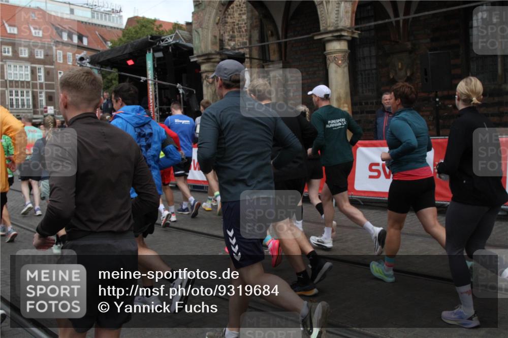 05.10.2025 - 20. swb-Marathon Bremen Yannick Fuchs http://msf.ph/oto/9319684 05.10.2025 11:38:08 Ziel  meine-sportfotos.de