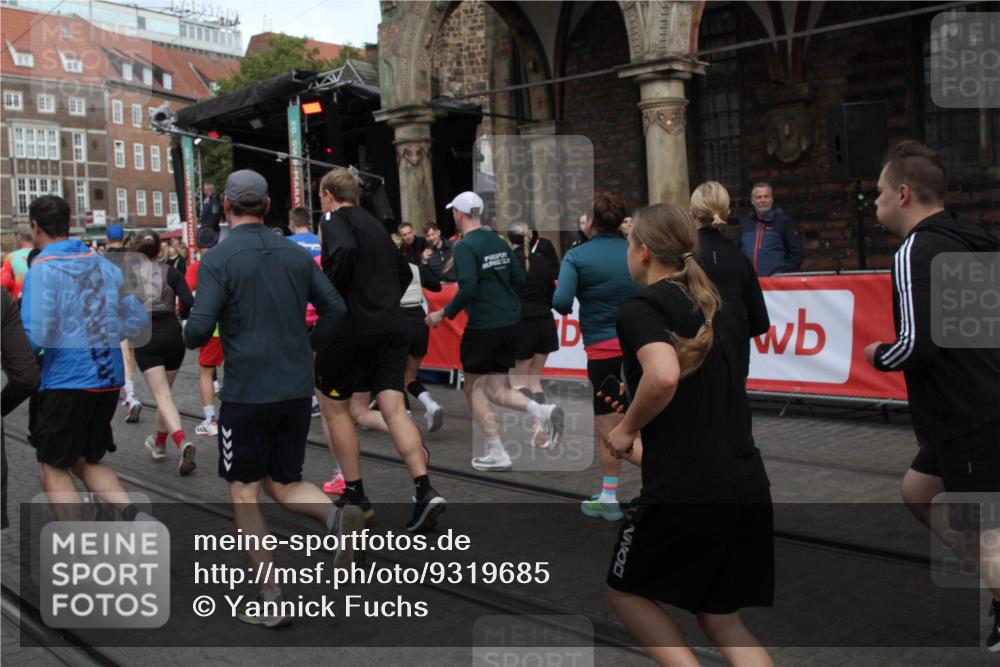 05.10.2025 - 20. swb-Marathon Bremen Yannick Fuchs http://msf.ph/oto/9319685 05.10.2025 11:38:09 Ziel  meine-sportfotos.de