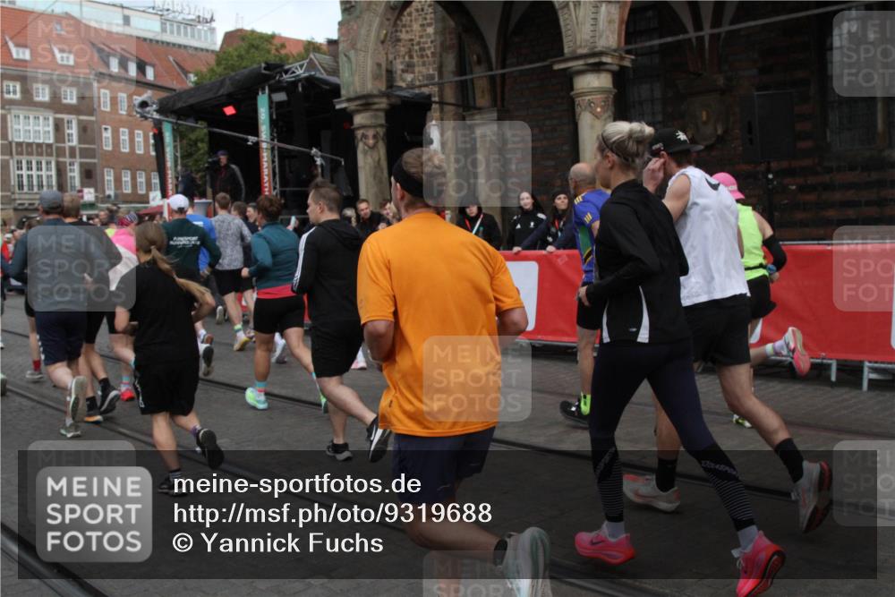 05.10.2025 - 20. swb-Marathon Bremen Yannick Fuchs http://msf.ph/oto/9319688 05.10.2025 11:38:10 Ziel  meine-sportfotos.de