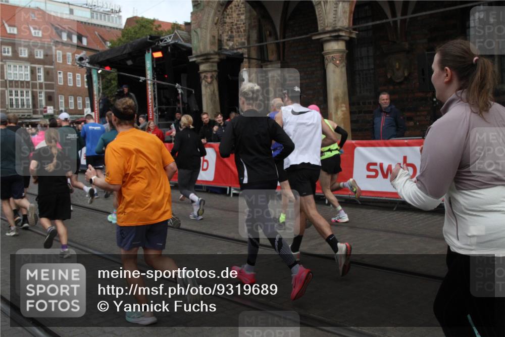 05.10.2025 - 20. swb-Marathon Bremen Yannick Fuchs http://msf.ph/oto/9319689 05.10.2025 11:38:10 Ziel  meine-sportfotos.de