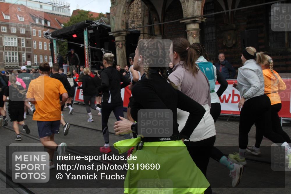 05.10.2025 - 20. swb-Marathon Bremen Yannick Fuchs http://msf.ph/oto/9319690 05.10.2025 11:38:11 Ziel  meine-sportfotos.de
