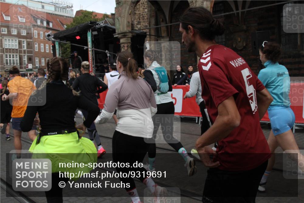 05.10.2025 - 20. swb-Marathon Bremen Yannick Fuchs http://msf.ph/oto/9319691 05.10.2025 11:38:11 Ziel  meine-sportfotos.de