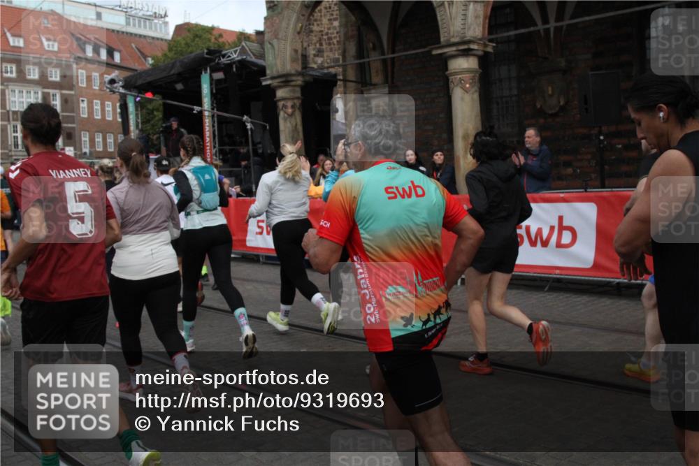 05.10.2025 - 20. swb-Marathon Bremen Yannick Fuchs http://msf.ph/oto/9319693 05.10.2025 11:38:12 Ziel  meine-sportfotos.de