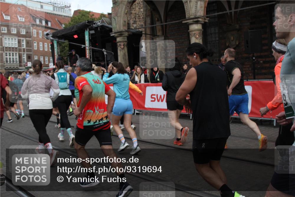 05.10.2025 - 20. swb-Marathon Bremen Yannick Fuchs http://msf.ph/oto/9319694 05.10.2025 11:38:12 Ziel  meine-sportfotos.de