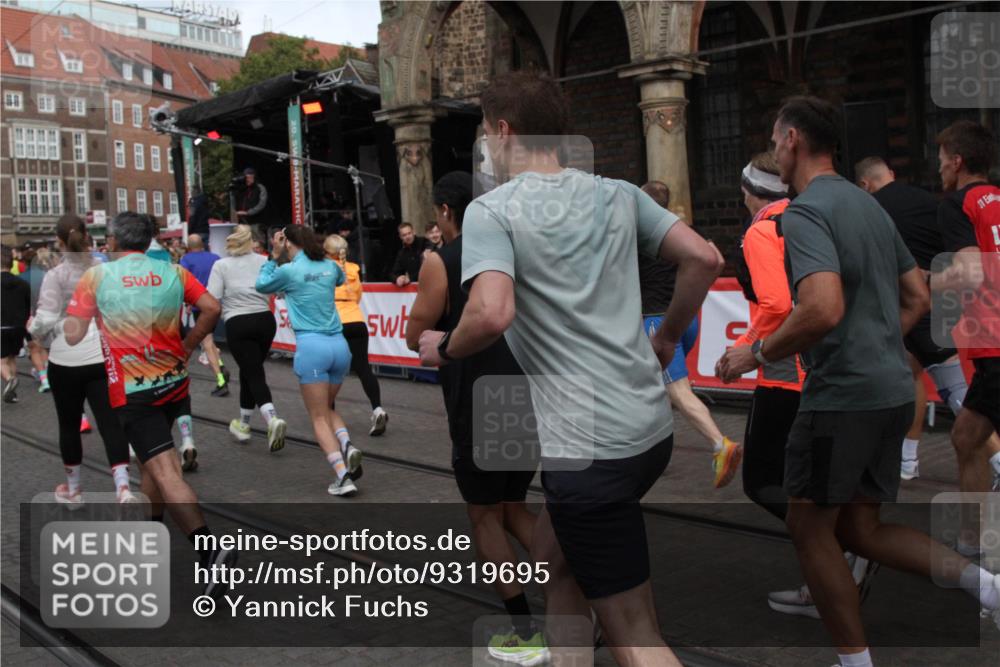 05.10.2025 - 20. swb-Marathon Bremen Yannick Fuchs http://msf.ph/oto/9319695 05.10.2025 11:38:12 Ziel  meine-sportfotos.de