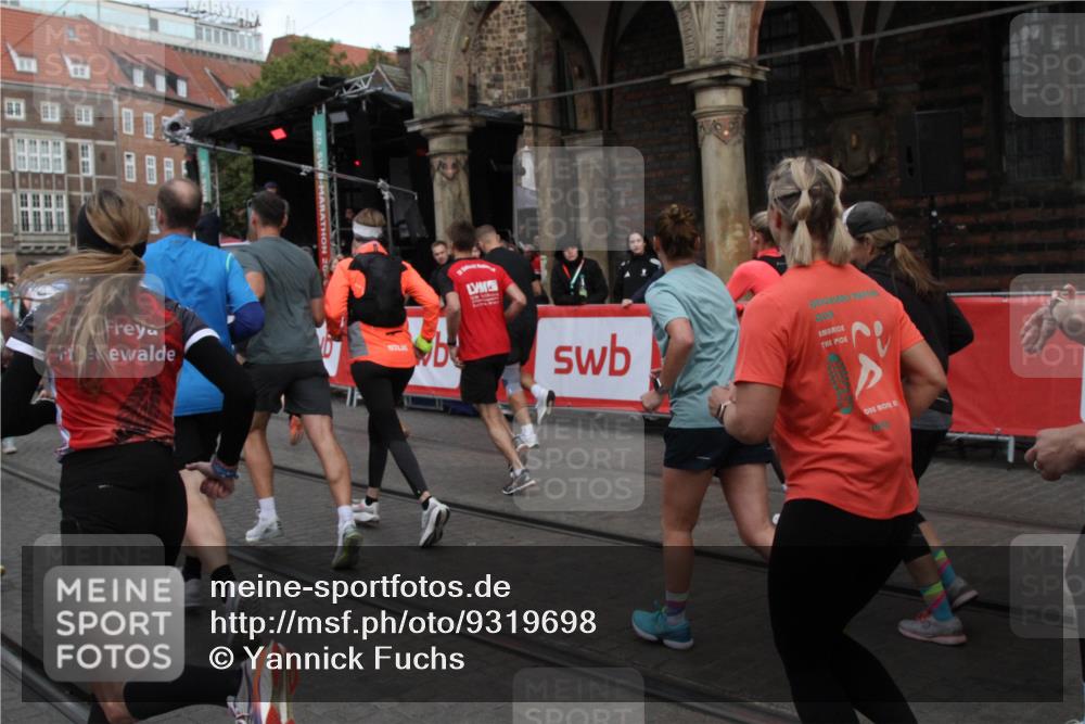 05.10.2025 - 20. swb-Marathon Bremen Yannick Fuchs http://msf.ph/oto/9319698 05.10.2025 11:38:14 Ziel  meine-sportfotos.de