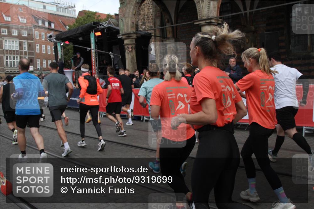 05.10.2025 - 20. swb-Marathon Bremen Yannick Fuchs http://msf.ph/oto/9319699 05.10.2025 11:38:14 Ziel  meine-sportfotos.de