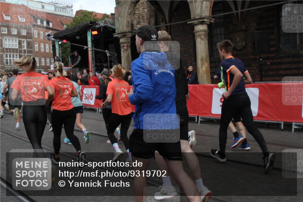 05.10.2025 - 20. swb-Marathon Bremen Yannick Fuchs http://msf.ph/oto/9319702 05.10.2025 11:38:15 Ziel  meine-sportfotos.de