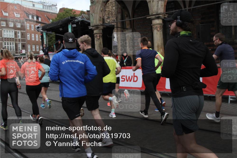 05.10.2025 - 20. swb-Marathon Bremen Yannick Fuchs http://msf.ph/oto/9319703 05.10.2025 11:38:15 Ziel  meine-sportfotos.de