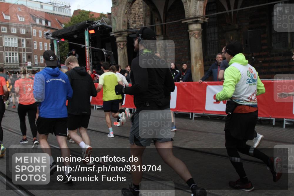 05.10.2025 - 20. swb-Marathon Bremen Yannick Fuchs http://msf.ph/oto/9319704 05.10.2025 11:38:16 Ziel  meine-sportfotos.de