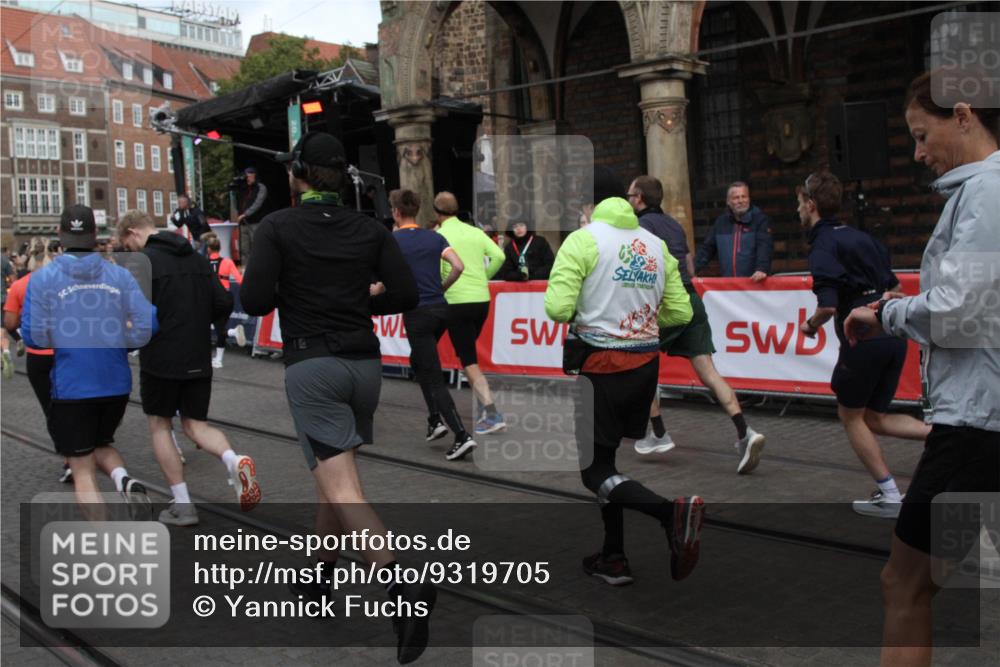 05.10.2025 - 20. swb-Marathon Bremen Yannick Fuchs http://msf.ph/oto/9319705 05.10.2025 11:38:16 Ziel  meine-sportfotos.de