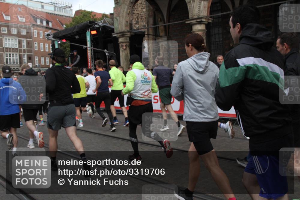 05.10.2025 - 20. swb-Marathon Bremen Yannick Fuchs http://msf.ph/oto/9319706 05.10.2025 11:38:16 Ziel  meine-sportfotos.de