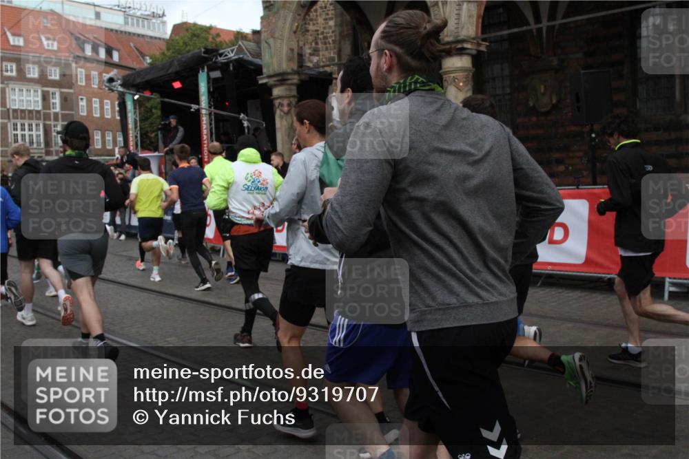 05.10.2025 - 20. swb-Marathon Bremen Yannick Fuchs http://msf.ph/oto/9319707 05.10.2025 11:38:17 Ziel  meine-sportfotos.de