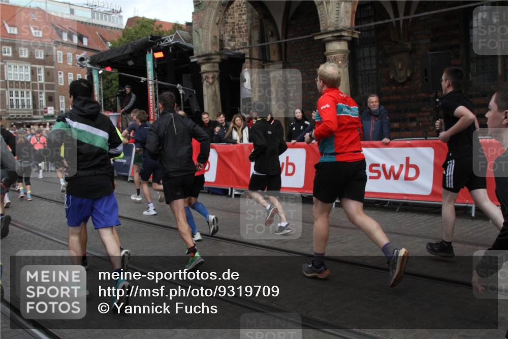 05.10.2025 - 20. swb-Marathon Bremen Yannick Fuchs http://msf.ph/oto/9319709 05.10.2025 11:38:17 Ziel  meine-sportfotos.de