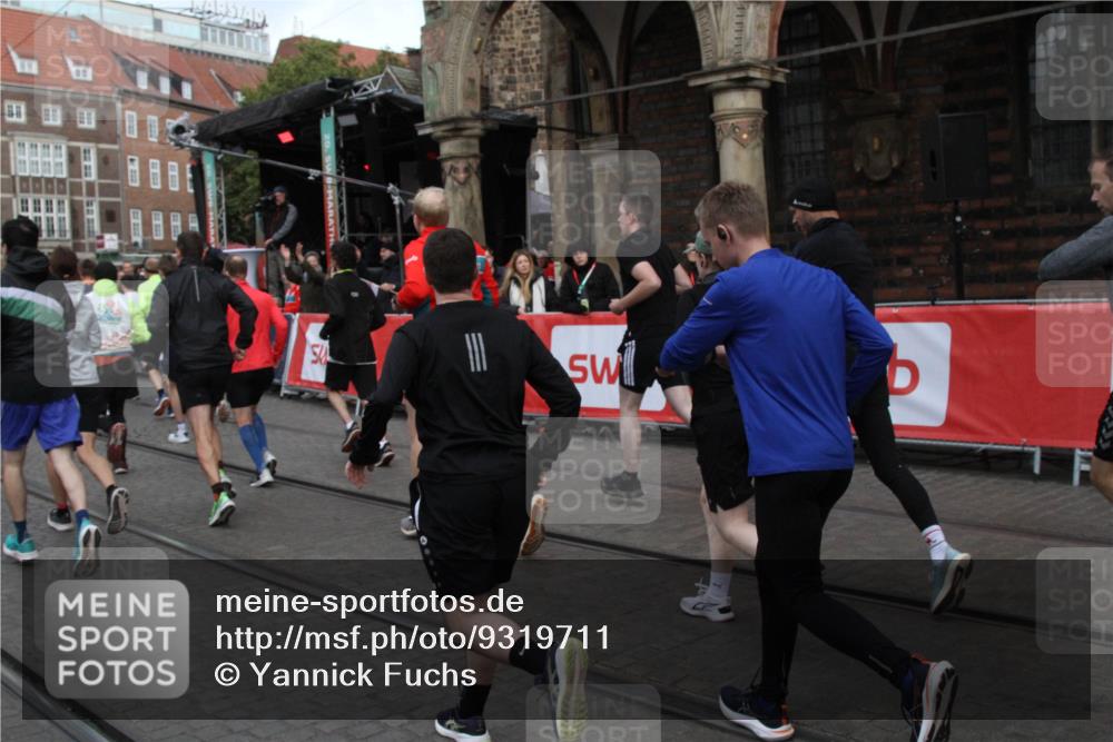 05.10.2025 - 20. swb-Marathon Bremen Yannick Fuchs http://msf.ph/oto/9319711 05.10.2025 11:38:18 Ziel  meine-sportfotos.de