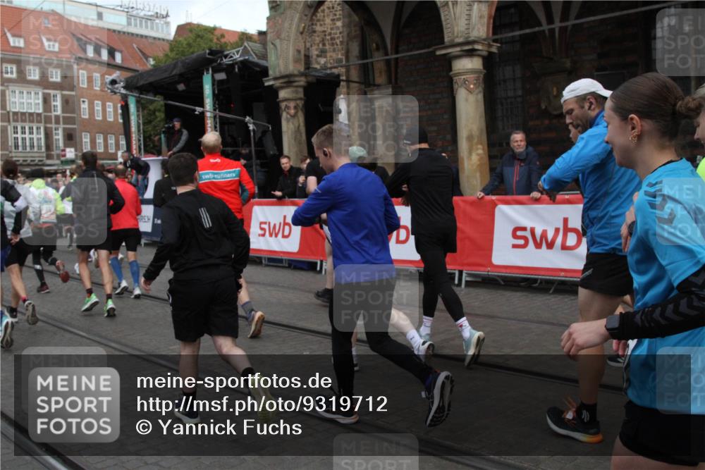 05.10.2025 - 20. swb-Marathon Bremen Yannick Fuchs http://msf.ph/oto/9319712 05.10.2025 11:38:18 Ziel  meine-sportfotos.de