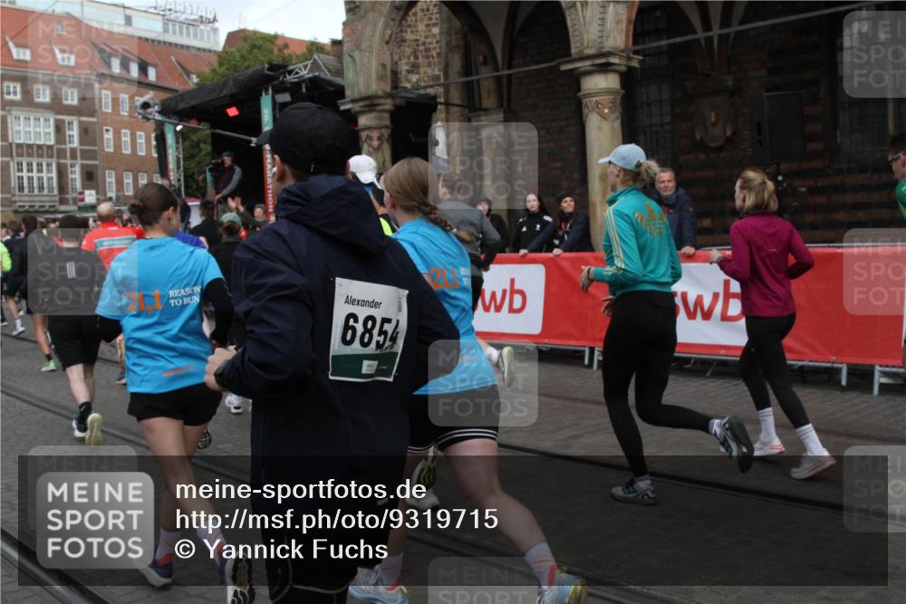 05.10.2025 - 20. swb-Marathon Bremen Yannick Fuchs http://msf.ph/oto/9319715 05.10.2025 11:38:19 Ziel  meine-sportfotos.de