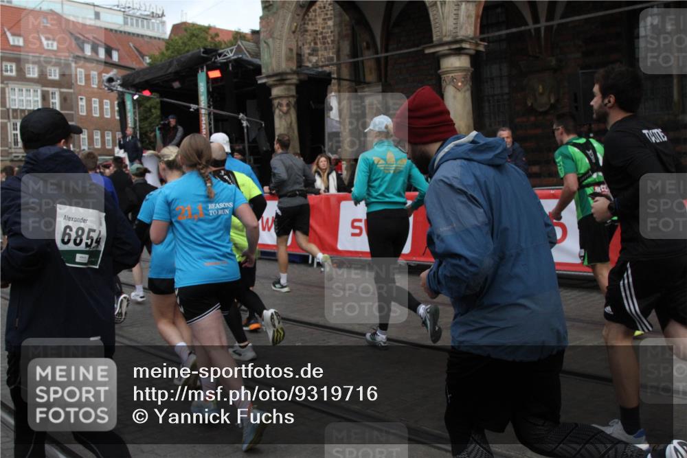 05.10.2025 - 20. swb-Marathon Bremen Yannick Fuchs http://msf.ph/oto/9319716 05.10.2025 11:38:20 Ziel  meine-sportfotos.de