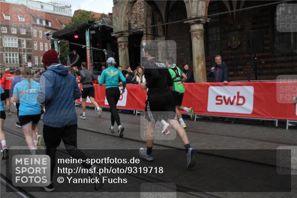 05.10.2025 - 20. swb-Marathon Bremen Yannick Fuchs http://msf.ph/oto/9319718 05.10.2025 11:38:20 Ziel  meine-sportfotos.de