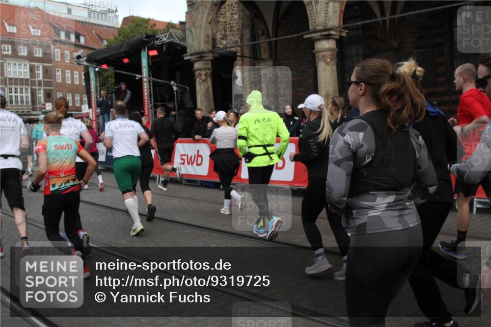 05.10.2025 - 20. swb-Marathon Bremen Yannick Fuchs http://msf.ph/oto/9319725 05.10.2025 11:38:23 Ziel  meine-sportfotos.de