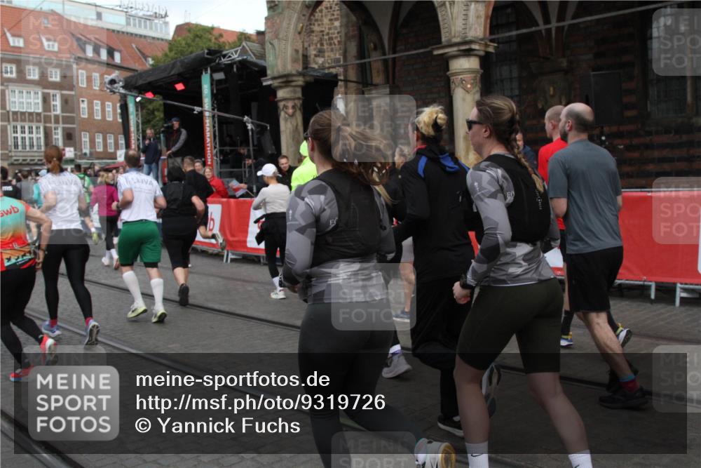 05.10.2025 - 20. swb-Marathon Bremen Yannick Fuchs http://msf.ph/oto/9319726 05.10.2025 11:38:23 Ziel  meine-sportfotos.de