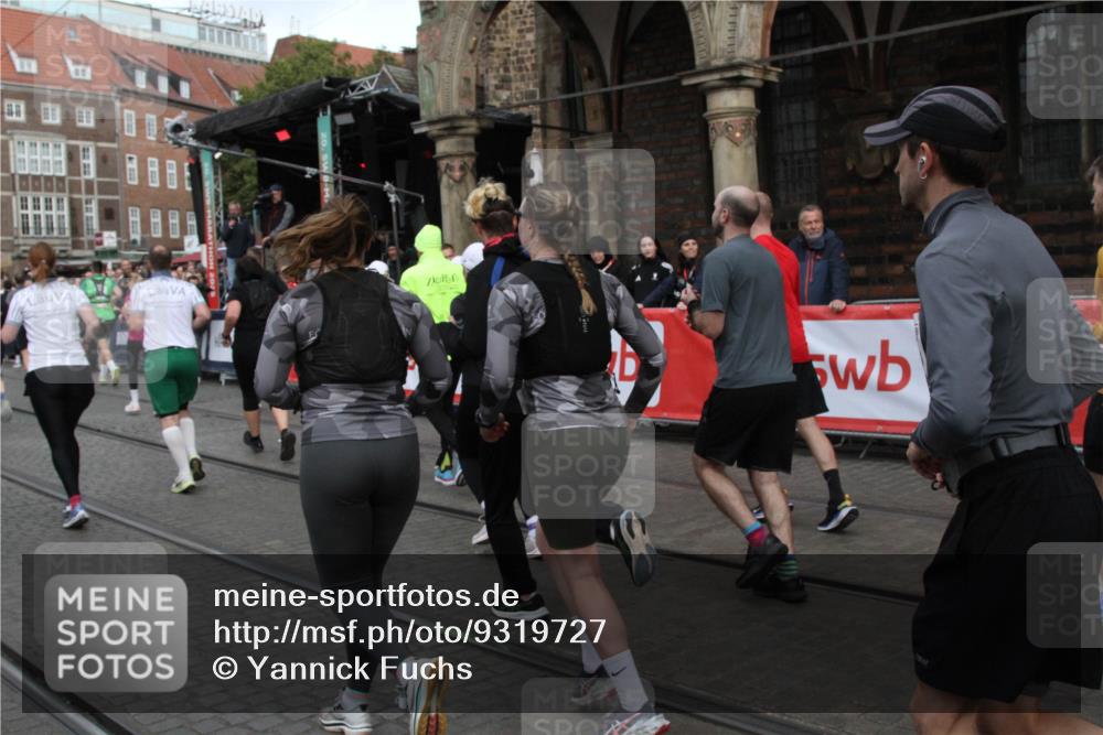 05.10.2025 - 20. swb-Marathon Bremen Yannick Fuchs http://msf.ph/oto/9319727 05.10.2025 11:38:24 Ziel  meine-sportfotos.de