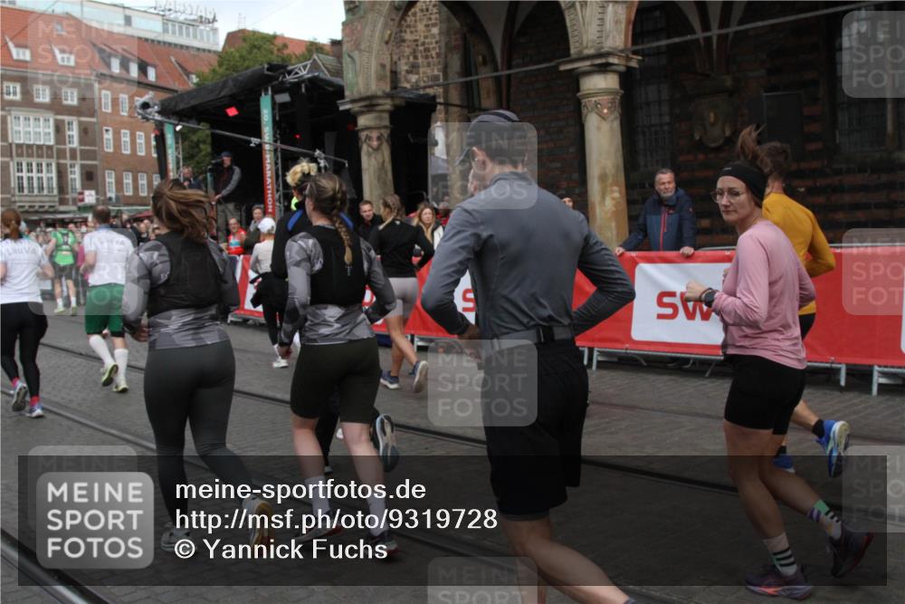 05.10.2025 - 20. swb-Marathon Bremen Yannick Fuchs http://msf.ph/oto/9319728 05.10.2025 11:38:24 Ziel  meine-sportfotos.de