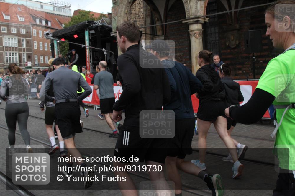 05.10.2025 - 20. swb-Marathon Bremen Yannick Fuchs http://msf.ph/oto/9319730 05.10.2025 11:38:25 Ziel  meine-sportfotos.de