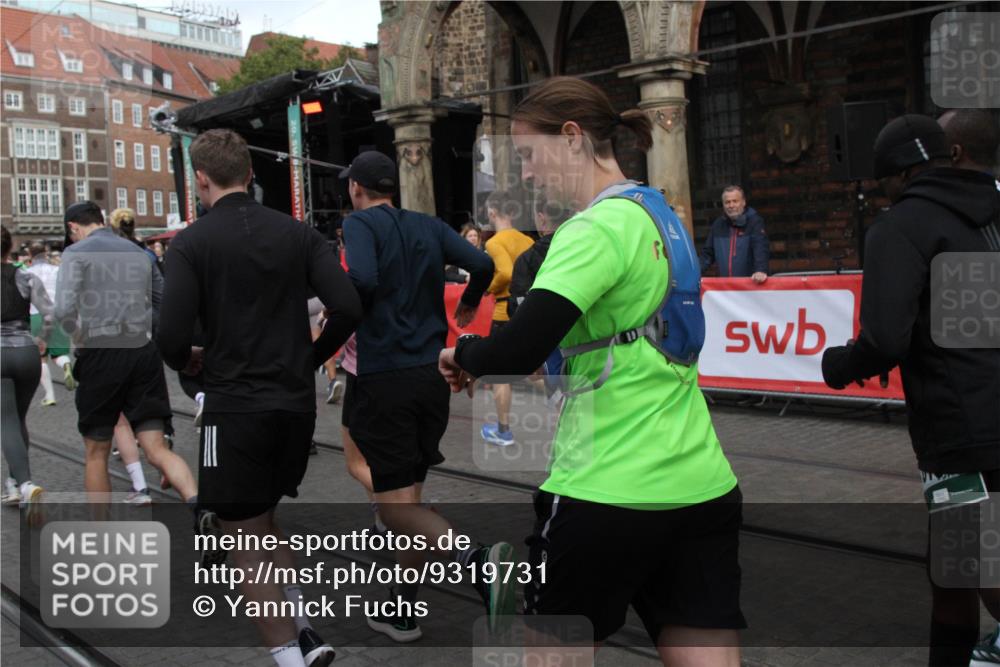 05.10.2025 - 20. swb-Marathon Bremen Yannick Fuchs http://msf.ph/oto/9319731 05.10.2025 11:38:25 Ziel  meine-sportfotos.de