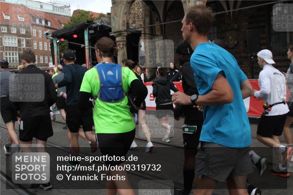05.10.2025 - 20. swb-Marathon Bremen Yannick Fuchs http://msf.ph/oto/9319732 05.10.2025 11:38:25 Ziel  meine-sportfotos.de