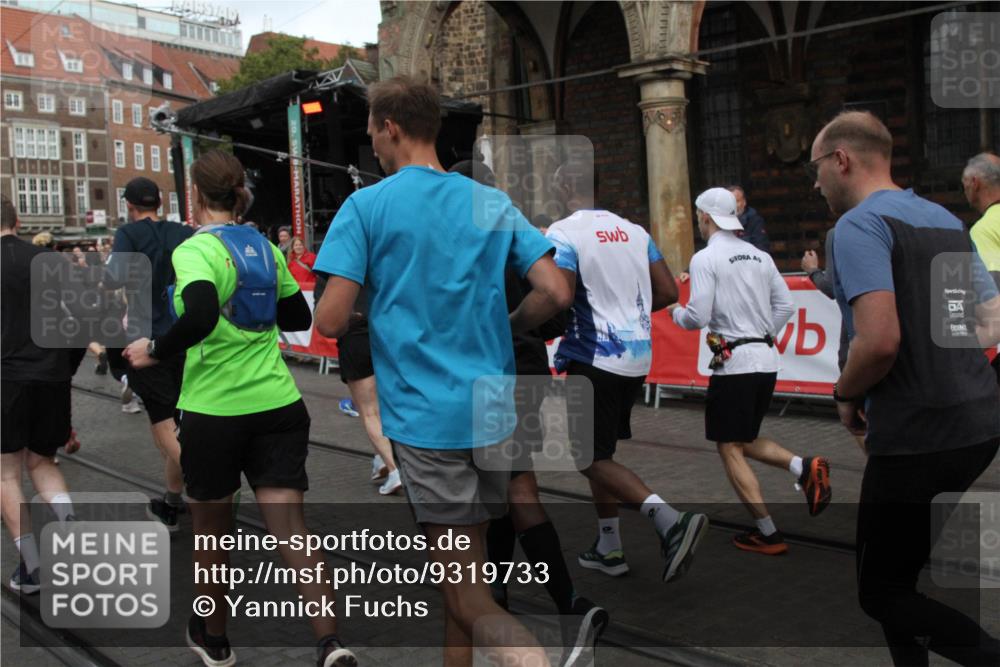 05.10.2025 - 20. swb-Marathon Bremen Yannick Fuchs http://msf.ph/oto/9319733 05.10.2025 11:38:26 Ziel  meine-sportfotos.de