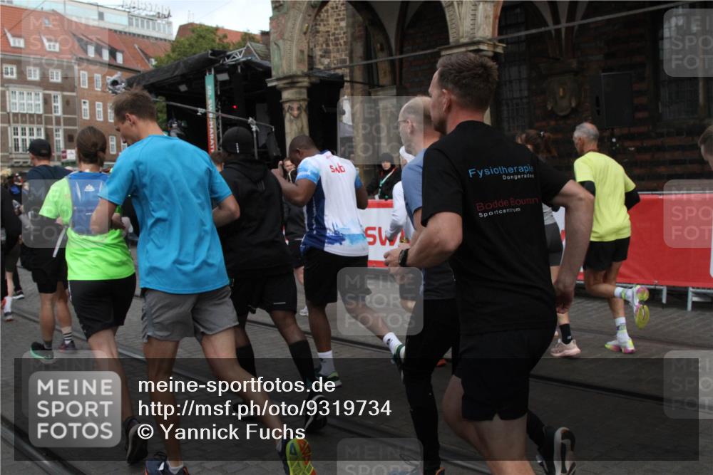 05.10.2025 - 20. swb-Marathon Bremen Yannick Fuchs http://msf.ph/oto/9319734 05.10.2025 11:38:26 Ziel  meine-sportfotos.de