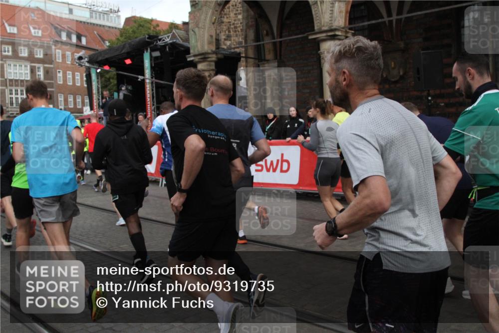 05.10.2025 - 20. swb-Marathon Bremen Yannick Fuchs http://msf.ph/oto/9319735 05.10.2025 11:38:26 Ziel  meine-sportfotos.de
