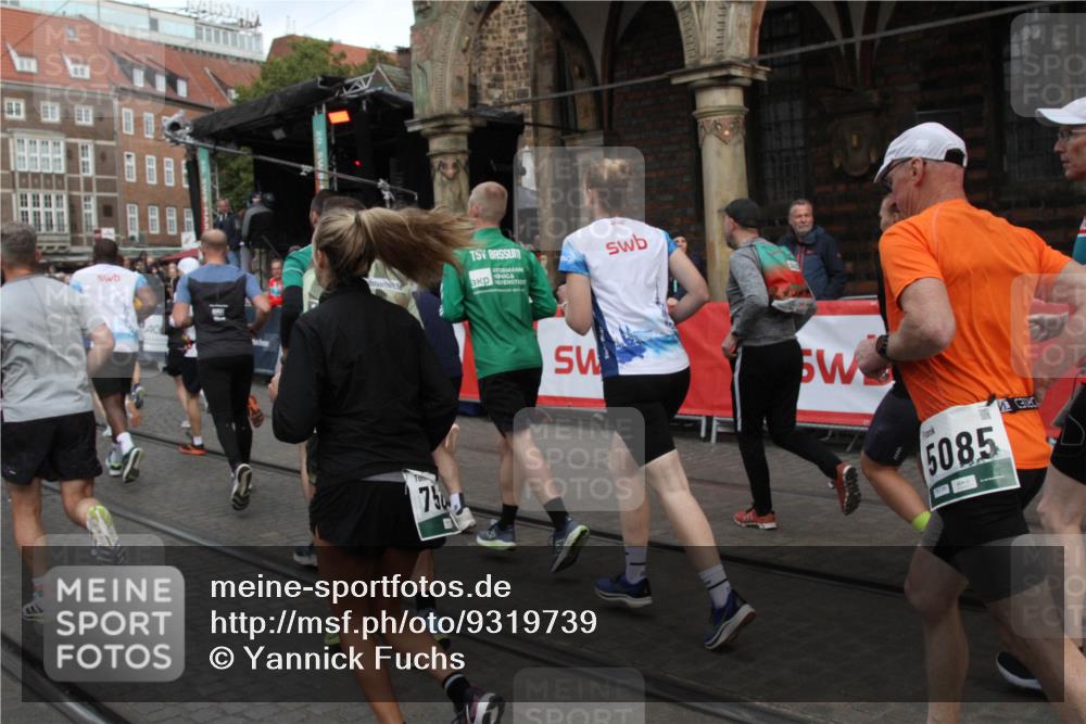 05.10.2025 - 20. swb-Marathon Bremen Yannick Fuchs http://msf.ph/oto/9319739 05.10.2025 11:38:28 Ziel  meine-sportfotos.de