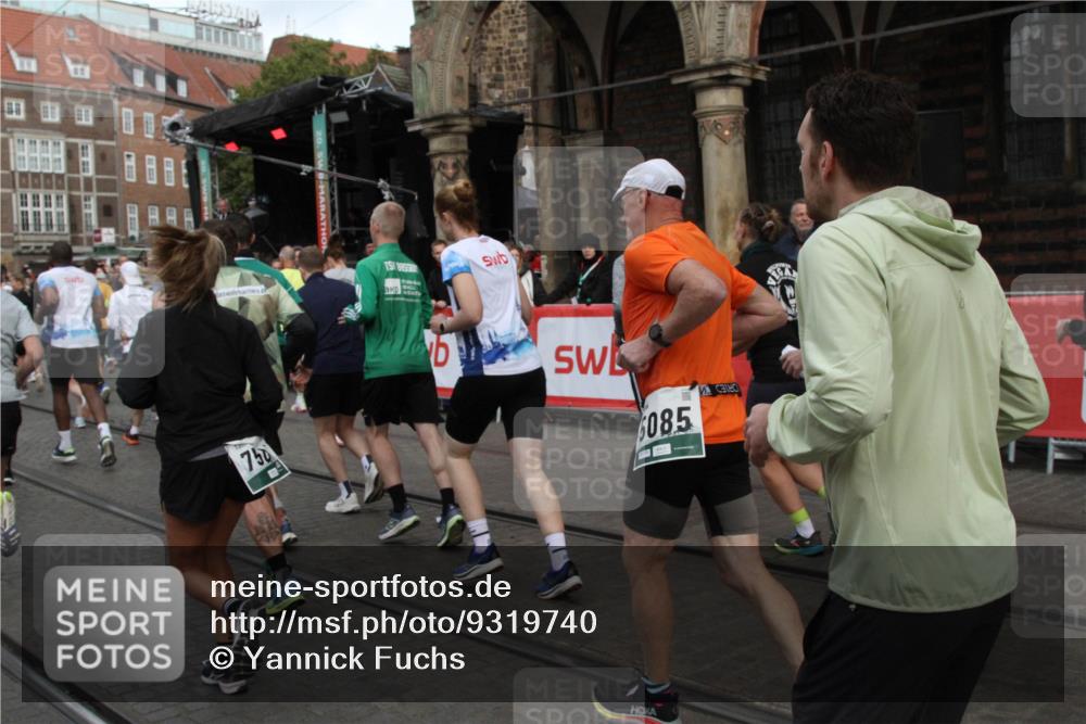 05.10.2025 - 20. swb-Marathon Bremen Yannick Fuchs http://msf.ph/oto/9319740 05.10.2025 11:38:28 Ziel  meine-sportfotos.de