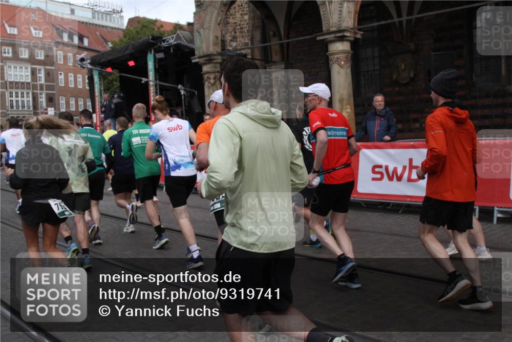 05.10.2025 - 20. swb-Marathon Bremen Yannick Fuchs http://msf.ph/oto/9319741 05.10.2025 11:38:28 Ziel  meine-sportfotos.de