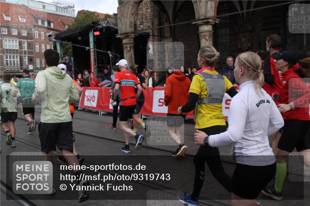 05.10.2025 - 20. swb-Marathon Bremen Yannick Fuchs http://msf.ph/oto/9319743 05.10.2025 11:38:29 Ziel  meine-sportfotos.de