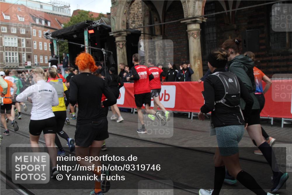 05.10.2025 - 20. swb-Marathon Bremen Yannick Fuchs http://msf.ph/oto/9319746 05.10.2025 11:38:30 Ziel  meine-sportfotos.de