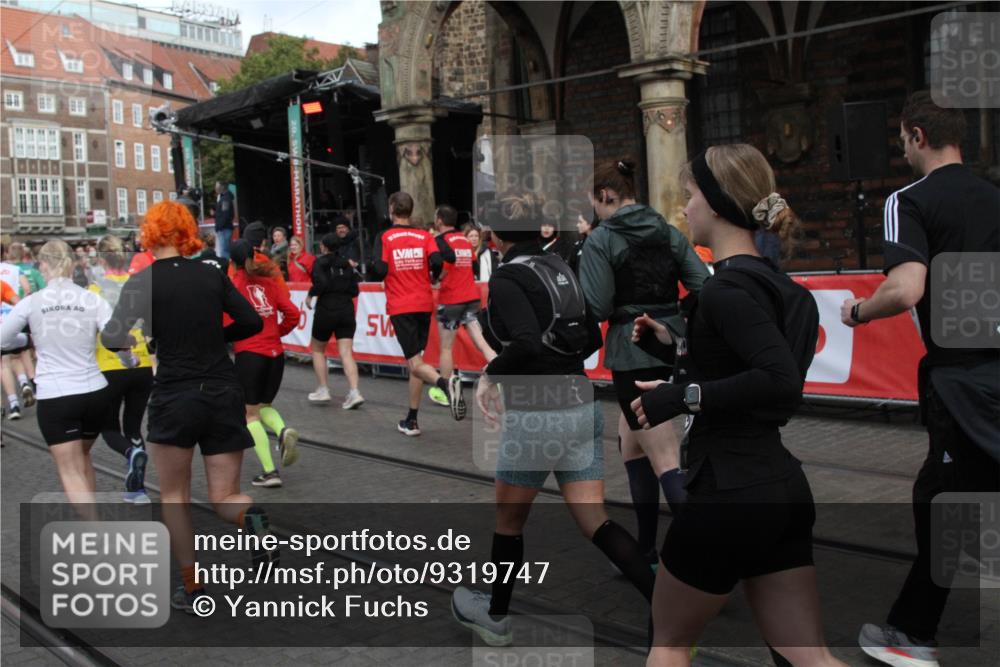 05.10.2025 - 20. swb-Marathon Bremen Yannick Fuchs http://msf.ph/oto/9319747 05.10.2025 11:38:30 Ziel  meine-sportfotos.de