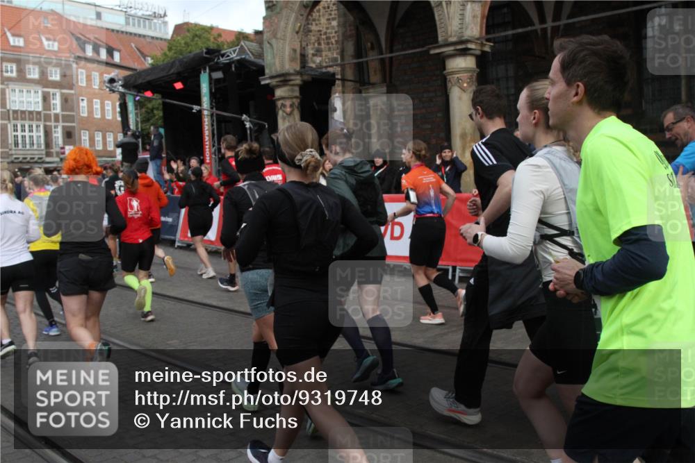 05.10.2025 - 20. swb-Marathon Bremen Yannick Fuchs http://msf.ph/oto/9319748 05.10.2025 11:38:31 Ziel  meine-sportfotos.de
