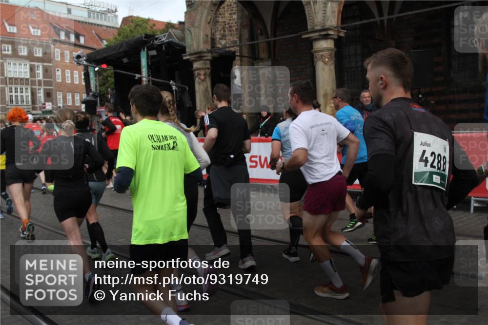 05.10.2025 - 20. swb-Marathon Bremen Yannick Fuchs http://msf.ph/oto/9319749 05.10.2025 11:38:31 Ziel  meine-sportfotos.de