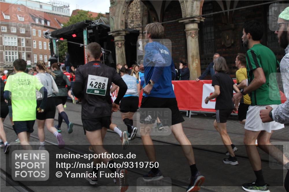 05.10.2025 - 20. swb-Marathon Bremen Yannick Fuchs http://msf.ph/oto/9319750 05.10.2025 11:38:32 Ziel  meine-sportfotos.de