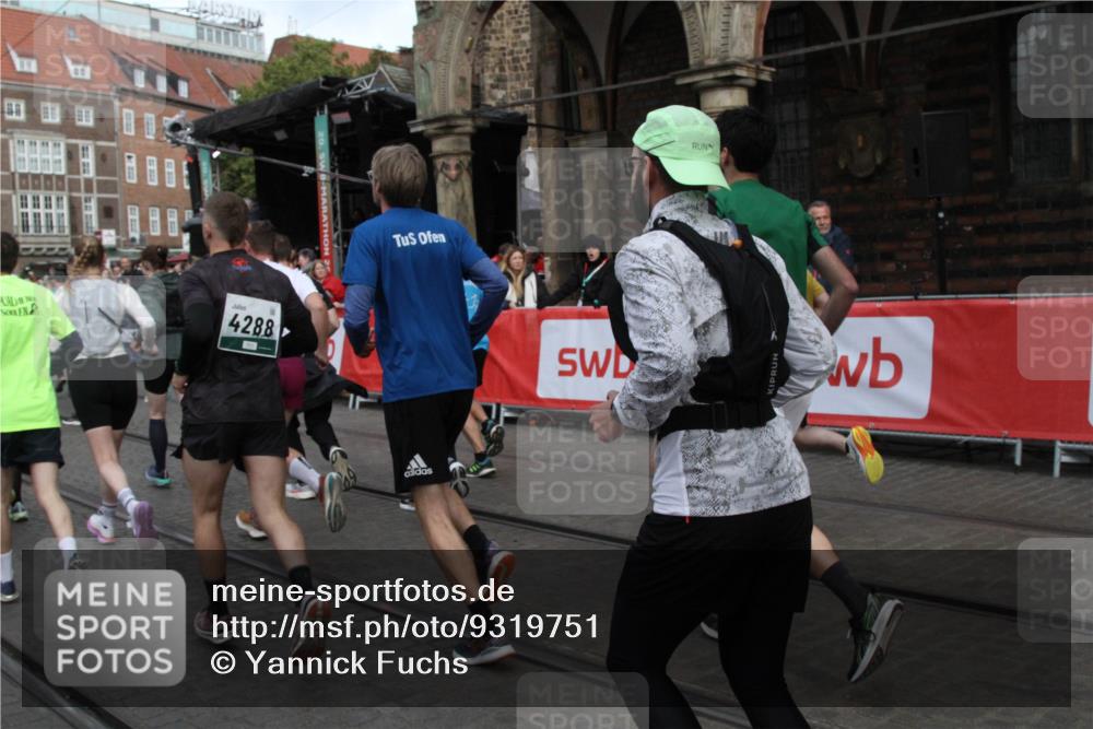 05.10.2025 - 20. swb-Marathon Bremen Yannick Fuchs http://msf.ph/oto/9319751 05.10.2025 11:38:32 Ziel  meine-sportfotos.de
