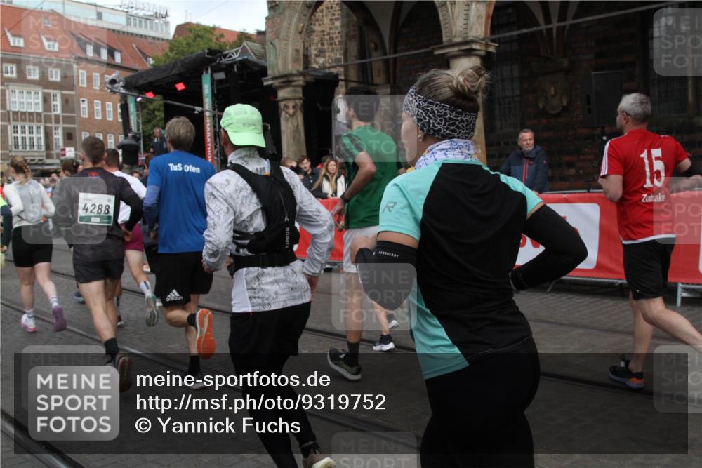 05.10.2025 - 20. swb-Marathon Bremen Yannick Fuchs http://msf.ph/oto/9319752 05.10.2025 11:38:33 Ziel  meine-sportfotos.de