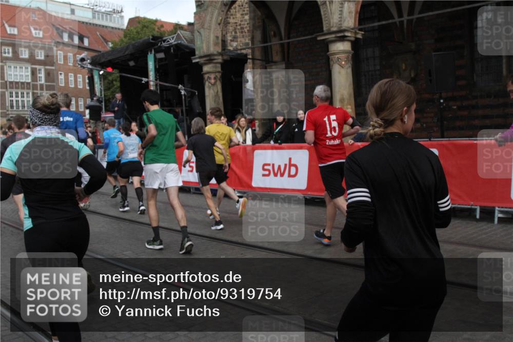 05.10.2025 - 20. swb-Marathon Bremen Yannick Fuchs http://msf.ph/oto/9319754 05.10.2025 11:38:33 Ziel  meine-sportfotos.de