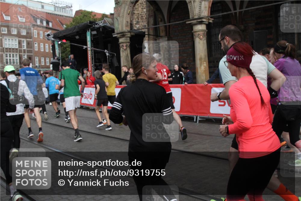05.10.2025 - 20. swb-Marathon Bremen Yannick Fuchs http://msf.ph/oto/9319755 05.10.2025 11:38:34 Ziel  meine-sportfotos.de