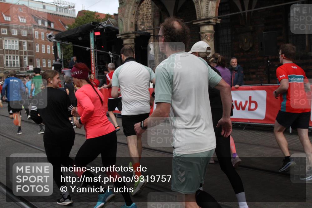 05.10.2025 - 20. swb-Marathon Bremen Yannick Fuchs http://msf.ph/oto/9319757 05.10.2025 11:38:34 Ziel  meine-sportfotos.de