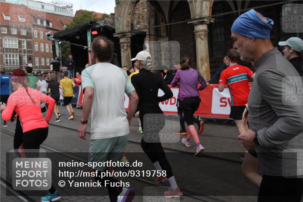 05.10.2025 - 20. swb-Marathon Bremen Yannick Fuchs http://msf.ph/oto/9319758 05.10.2025 11:38:35 Ziel  meine-sportfotos.de