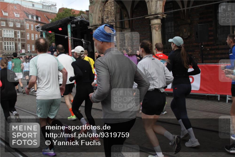 05.10.2025 - 20. swb-Marathon Bremen Yannick Fuchs http://msf.ph/oto/9319759 05.10.2025 11:38:35 Ziel  meine-sportfotos.de